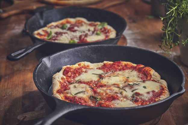 sartén para pizza de sartén con salchicha italiana
