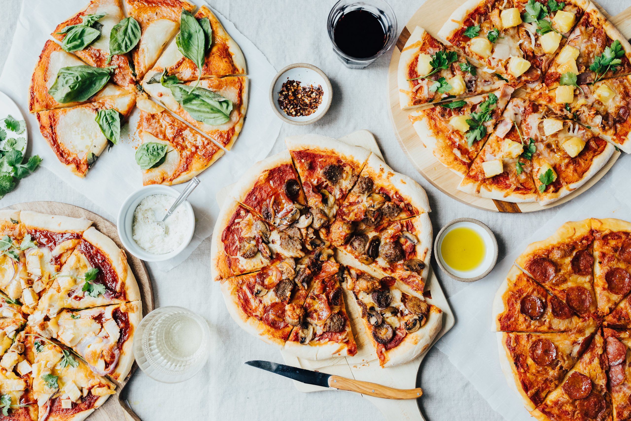 Variedad de sabores de pizza italiana
