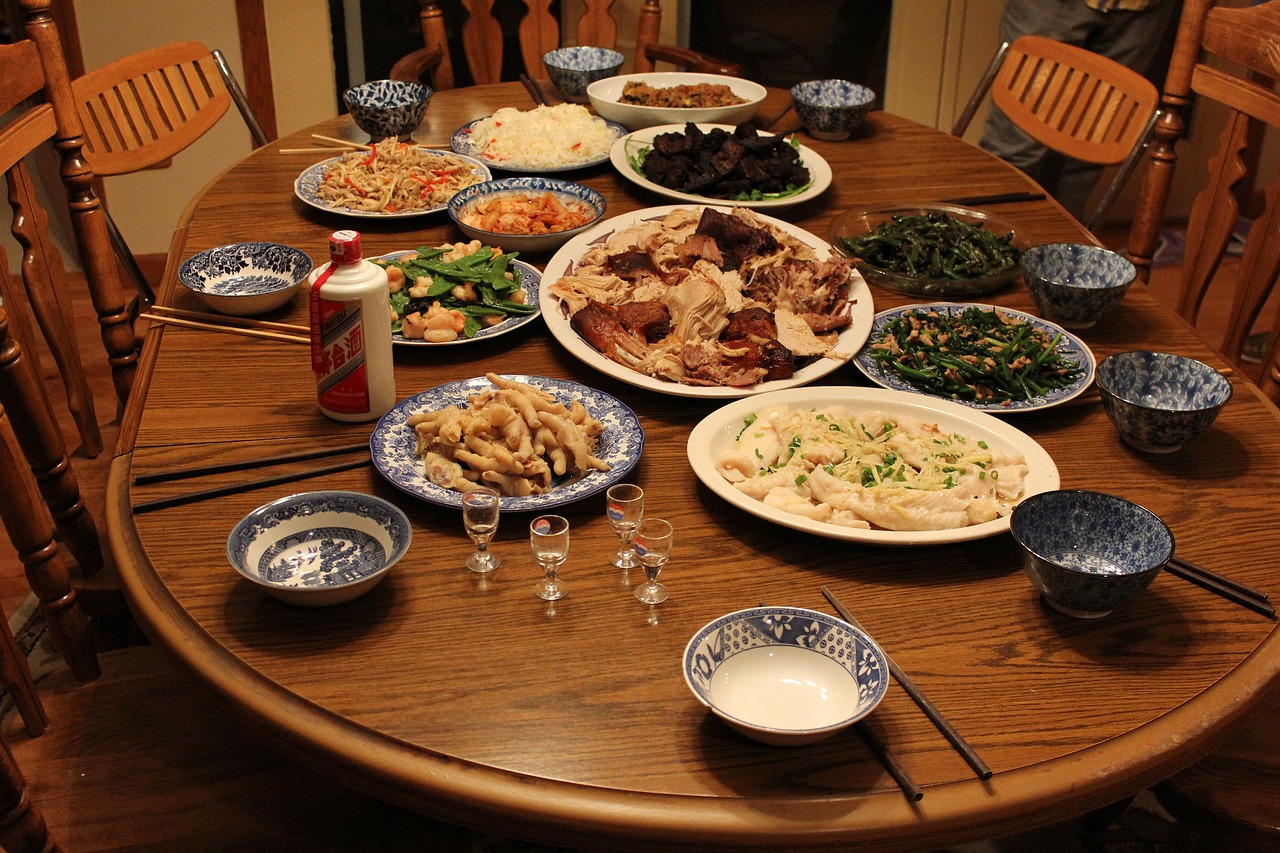 mesa para compartir comida china