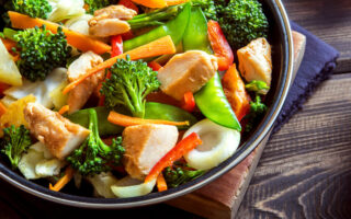 ensalada con pollo y brocoli