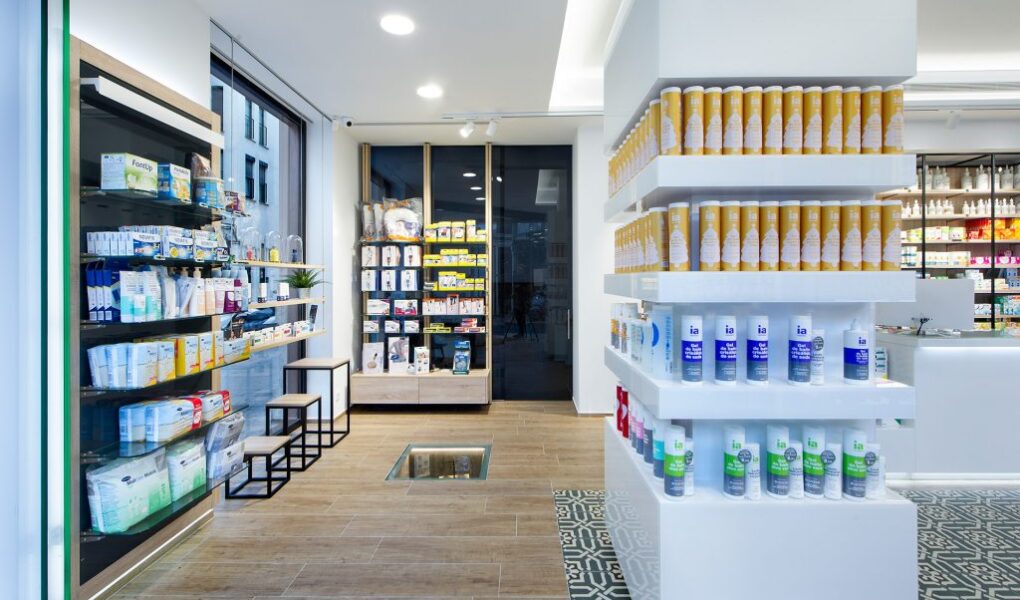 Estantes de una farmacia